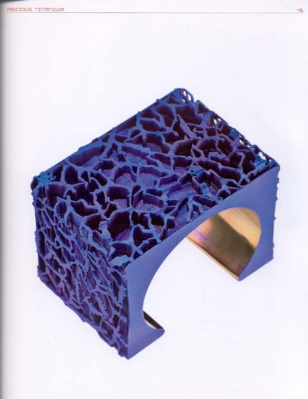 Fabio Cammarata TITANI cuff in oxidized titanium