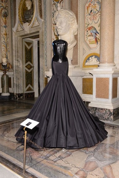 COUTURE / SCULPTURE Azzedine Alaïa in the history of fashion